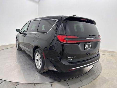 New 2026 Chrysler Pacifica Limited FWD image 5