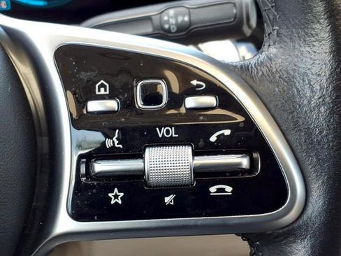 Used 2022 Mercedes-Benz GLB 250 image 33