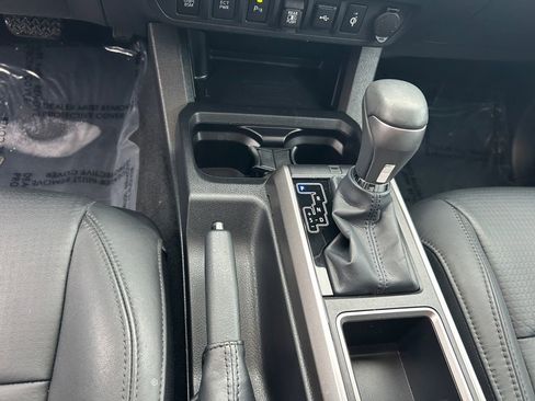 Used 2023 Toyota Tacoma Limited image 20