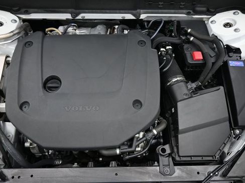 Used 2022 Volvo XC60 B6 R-Design w/ Protection Package Premier image 34