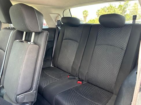 Used 2017 Dodge Journey SXT w/ Comfort/Convenience Group FWD image 16