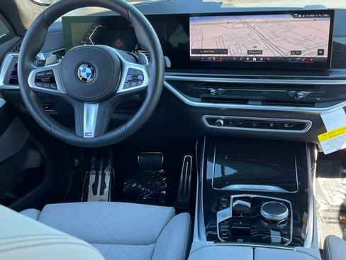 Used 2024 BMW X7 xDrive40i w/ M Sport Package image 17