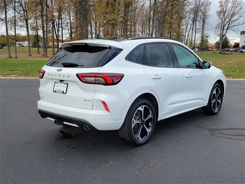 Certified 2023 Ford Escape ST-Line Select w/ Tech Pack #2 image 3