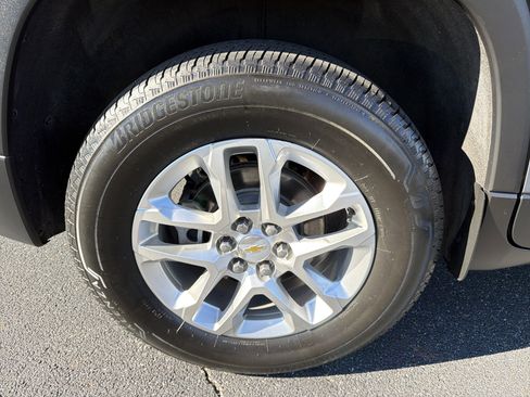 Used 2023 Chevrolet Traverse LS image 17