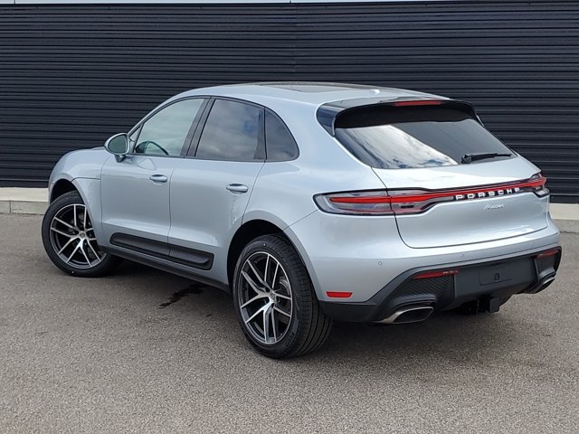 Used 2025 Porsche Macan AWD/4WD image 3