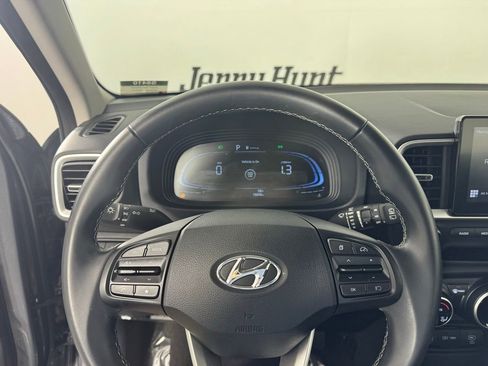 Used 2025 Hyundai Venue SEL image 20