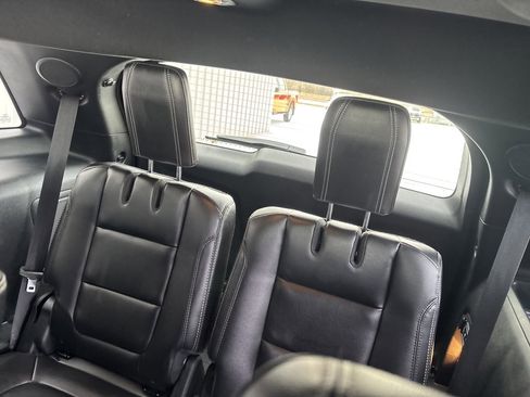 Used 2018 Ford Explorer Limited image 31