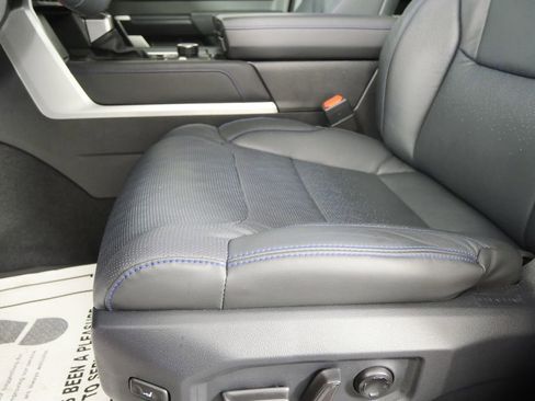 Used 2025 Toyota Sequoia Platinum image 10