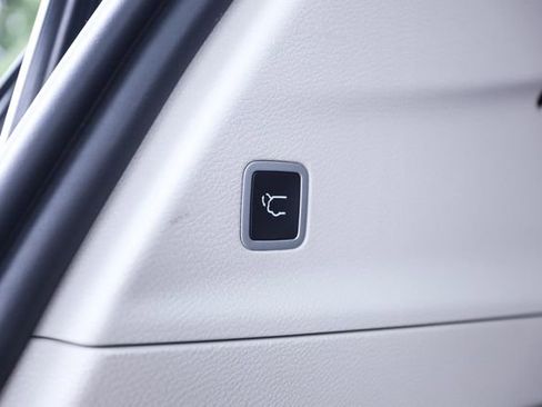 Used 2022 Chrysler Pacifica Touring-L w/ Uconnect Theater Family Group FWD image 64