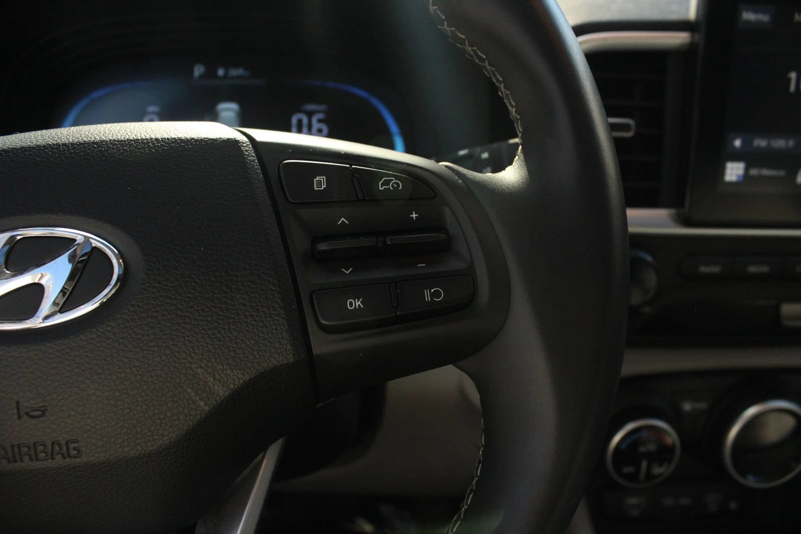 Used 2026 Hyundai Venue SEL FWD image 32