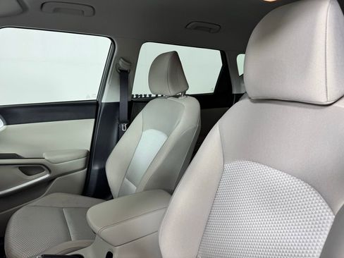Used 2025 Kia Soul LX w/ LX Technology Package FWD image 10