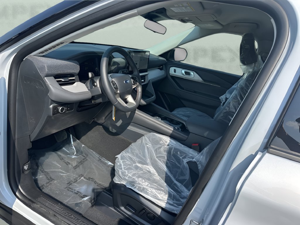 Used 2026 Ford Explorer Active RWD image 10