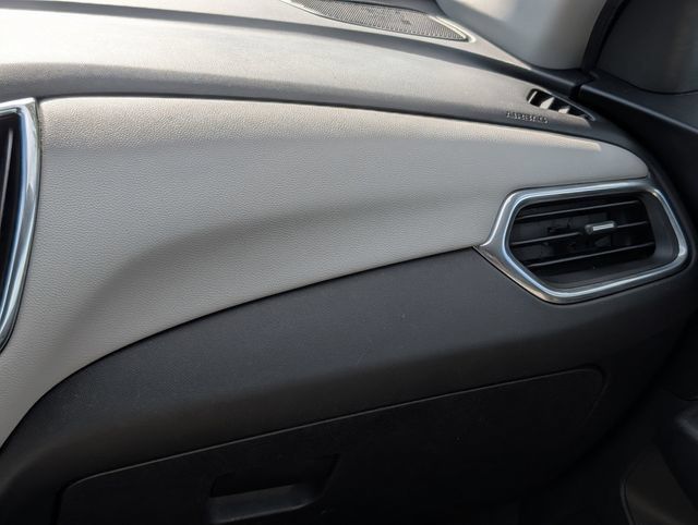 Used 2018 Chevrolet Equinox LT FWD image 16
