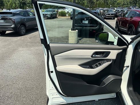 Certified 2023 Nissan Rogue SV w/ SV Premium B Package FWD image 11