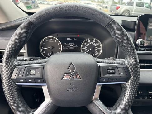 Used 2022 Mitsubishi Outlander ES image 26