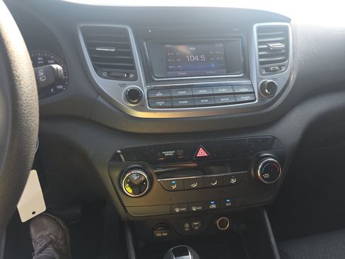 Used 2018 Hyundai Tucson SE image 13