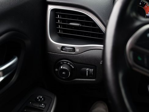 Used 2020 Jeep Cherokee Latitude w/ Quick Order Package 26F North image 13