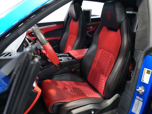 Used 2019 Lamborghini Urus AWD/4WD image 32