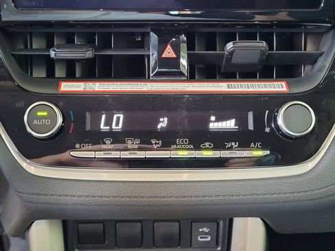 Used 2024 Toyota Corolla Cross LE FWD image 13