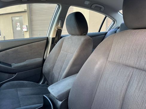 Used 2010 Nissan Altima 2.5 S FWD image 9