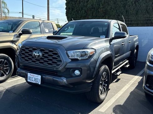 Used 2021 Toyota Tacoma TRD Sport w/ Technology Package RWD image 3