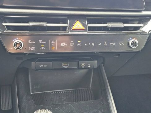 Certified 2023 Kia Niro Wind w/ Wind Preserve Package FWD image 17