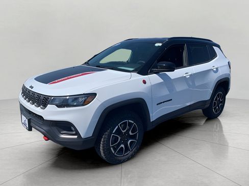 Used 2025 Jeep Compass Trailhawk AWD/4WD image 34