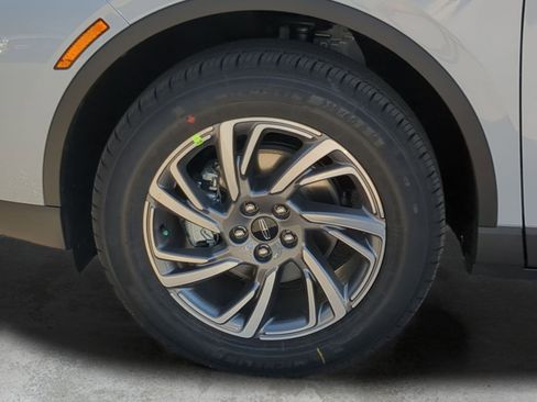 New 2026 Lincoln Corsair Premiere FWD image 9