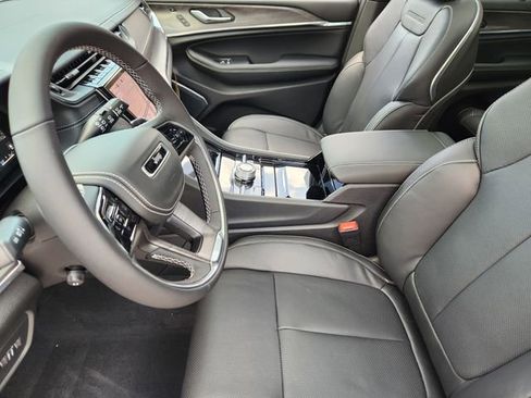 New 2025 Jeep Grand Cherokee L Overland w/ Luxury Tech Group IV image 9