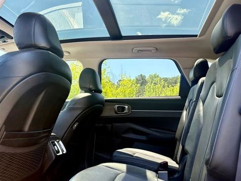 Used 2022 Kia Sorento EX w/ Panoramic Sunroof Package FWD image 28
