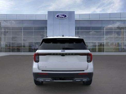 Used 2026 Ford Explorer Active w/ Active Comfort Package RWD image 5