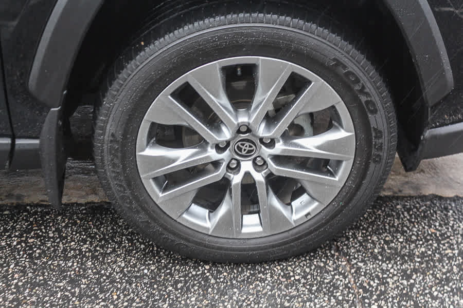 Used 2022 Toyota RAV4 XLE Premium AWD/4WD image 12