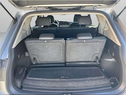 Used 2023 Volkswagen Tiguan SE FWD image 3