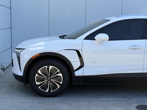 Used 2024 Chevrolet Blazer EV LT AWD/4WD image 5