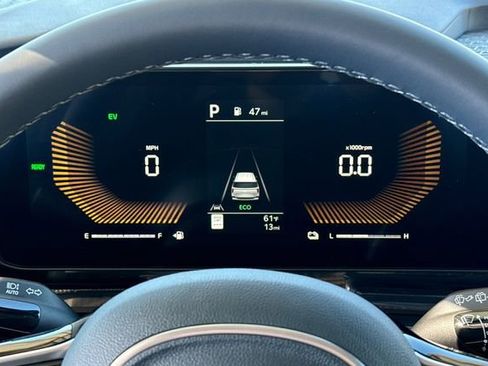 New 2026 Kia Carnival EX FWD image 32