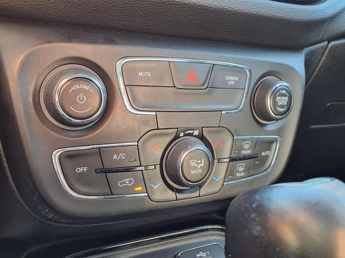 Used 2019 Jeep Compass Limited AWD/4WD image 25