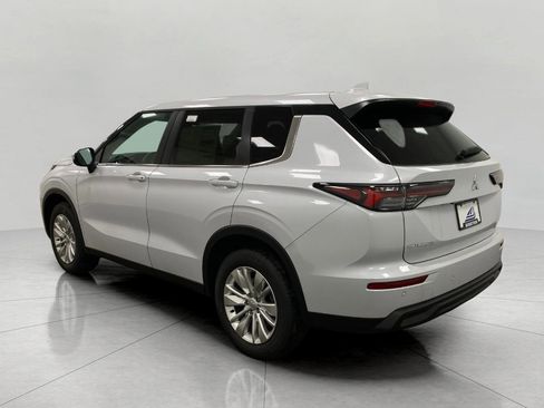 New 2026 Mitsubishi Outlander ES image 6