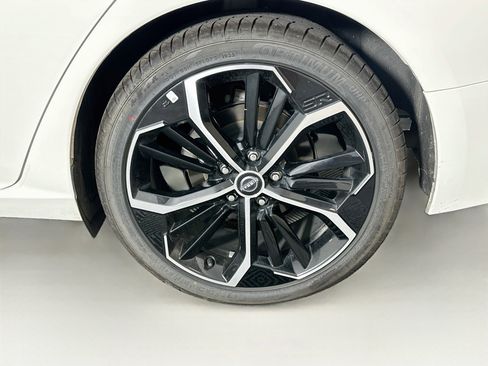 Used 2025 Nissan Altima 2.5 SR FWD image 11