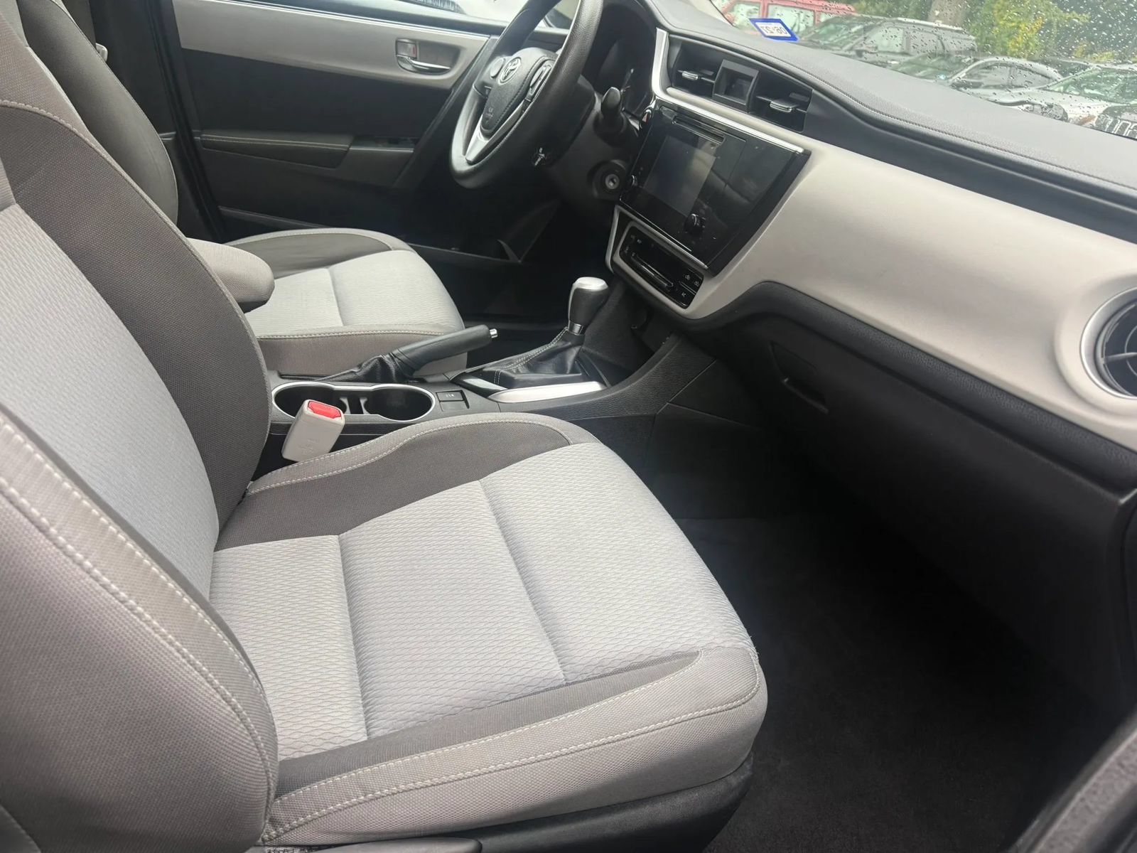 Used 2018 Toyota Corolla LE FWD image 8