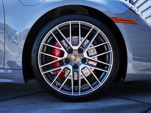 Used 2024 Porsche 911 Carrera 4S w/ Premium Package image 19