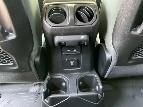 Used 2025 Jeep Gladiator Mojave w/ Convenience Group AWD/4WD image 23