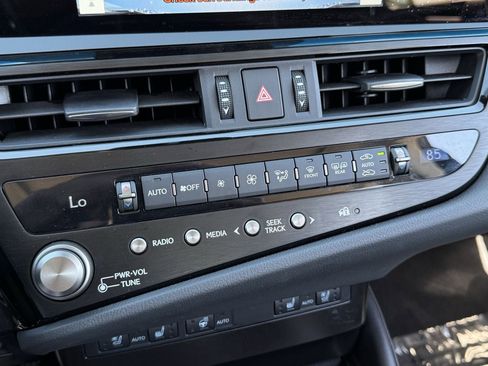 Used 2025 Lexus ES 300h F Sport w/ Accessory Package (Z2) image 18