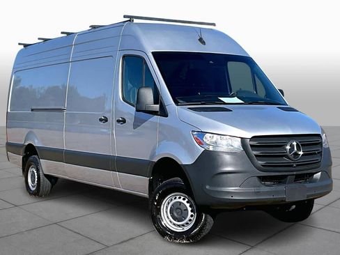 Used 2024 Mercedes-Benz Sprinter 2500 image 2