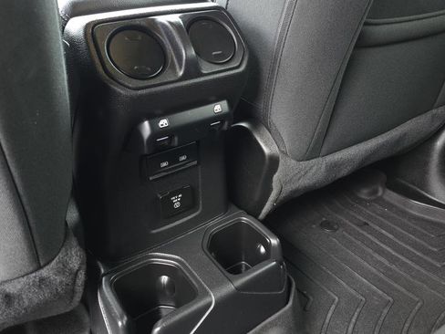 Used 2022 Jeep Wrangler Unlimited Sahara w/ Cold Weather Group image 18