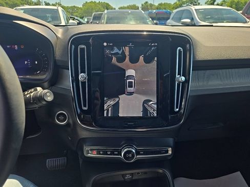 Used 2023 Volvo XC40 B4 Ultimate FWD image 8