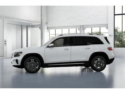 Used 2025 Mercedes-Benz GLB 250 image 34