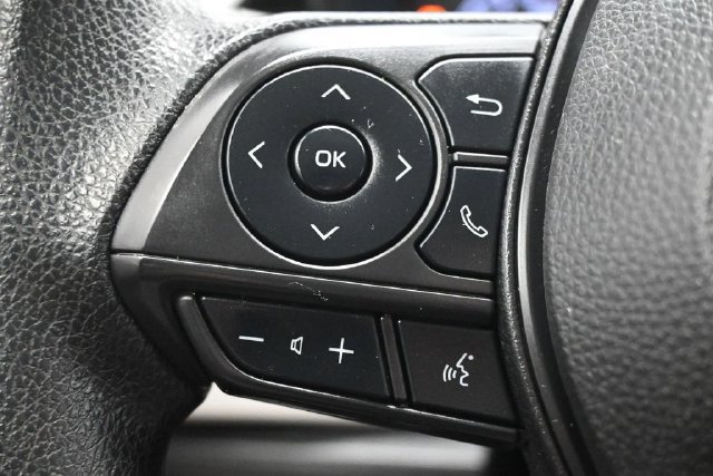 Used 2022 Toyota Corolla LE FWD image 17