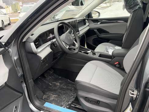 New 2026 Volkswagen Tiguan SE image 10