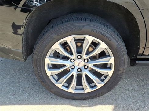 Used 2021 GMC Yukon Denali w/ Denali Premium Package image 13