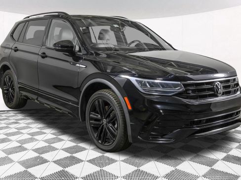 Used 2022 Volkswagen Tiguan SE R-Line image 11